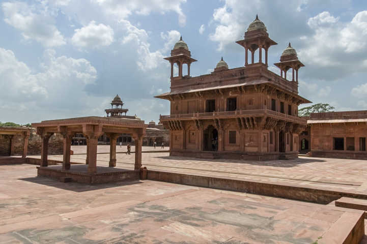 13 - India - Fatehpur Sikri - Diwan-i-Khas o sala de audiencias